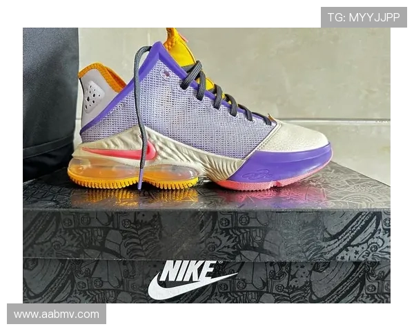 拉梅洛鲍尔脚踏鸳鸯配色MB05砍下二十三分四篮板九助攻