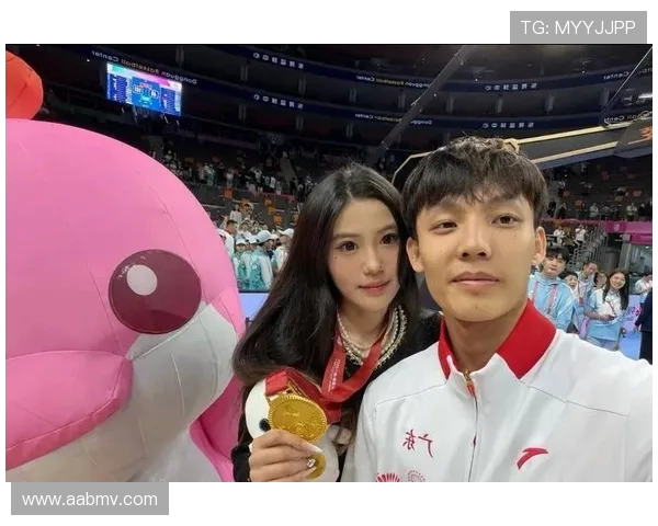 广东力克山东赛后球迷守候徐杰齐喊MVP见证篮球荣耀之夜